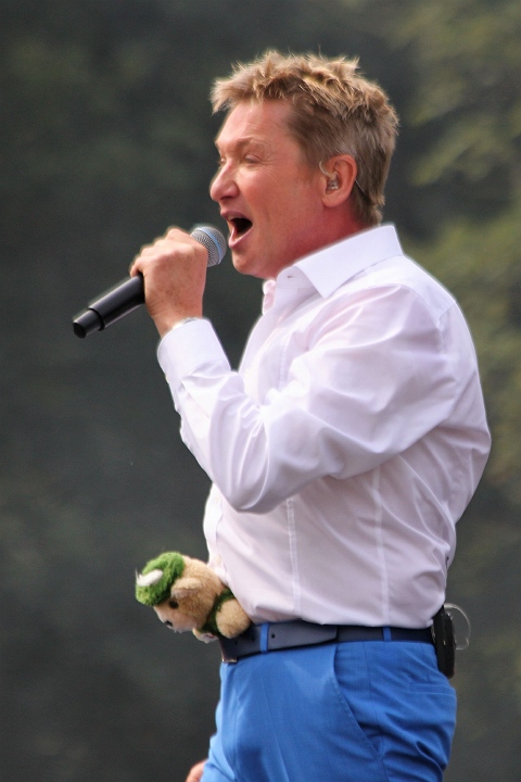 Bart Kaëll @ Buitenbeenpop 2017 Leopoldsburg, picture 9, photographed by Heidi Elen - FrontView Magazine