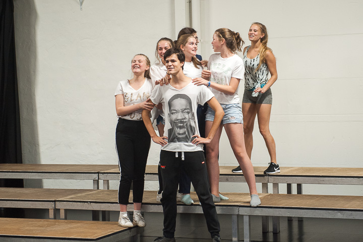 Toonmoment De Ridders van de ronde keukentafel @ Deep Bridge, foto 13, foto's door Goele Bormans - FrontView Magazine