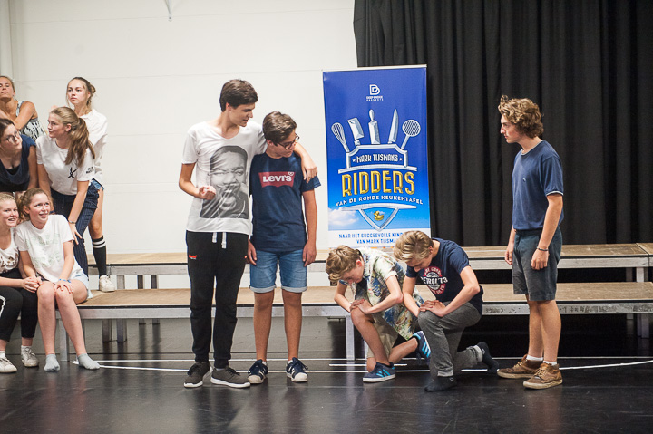 Toonmoment De Ridders van de ronde keukentafel @ Deep Bridge, foto 15, foto's door Goele Bormans - FrontView Magazine