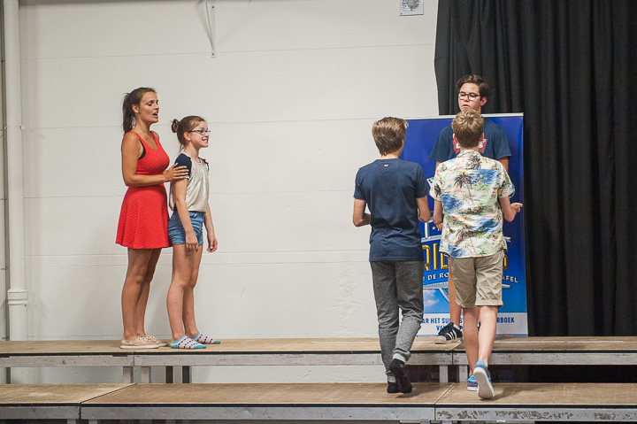 Toonmoment De Ridders van de ronde keukentafel @ Deep Bridge, foto 30, foto's door Goele Bormans - FrontView Magazine