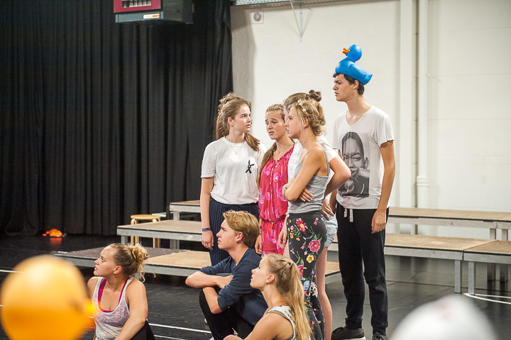 Toonmoment De Ridders van de ronde keukentafel @ Deep Bridge, foto 31, foto's door Goele Bormans - FrontView Magazine