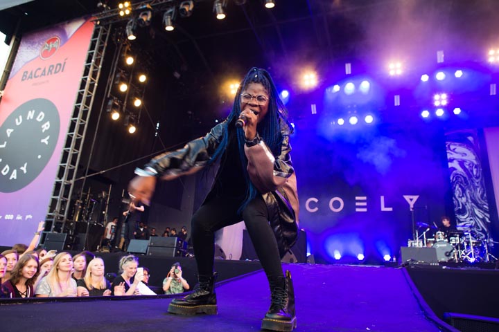 Coely (Live Stage) @ Laundry Day, picture 5, photographed by Dieter  Boone - FrontView Magazine