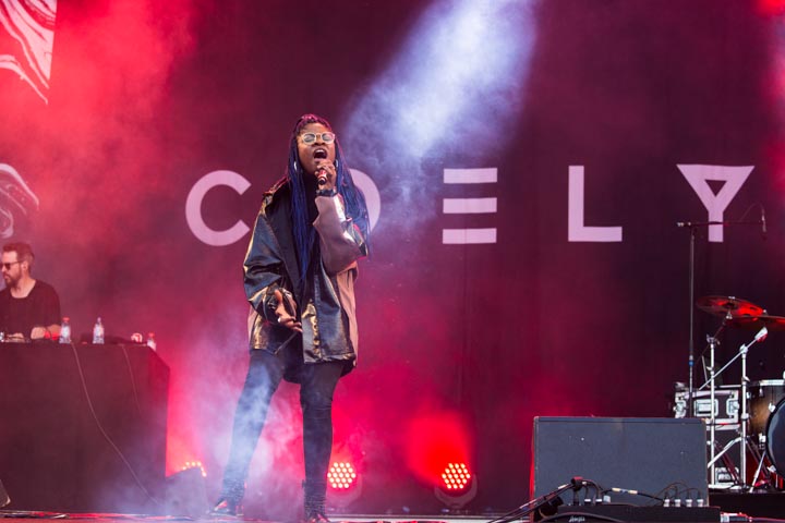 Coely (Live Stage) @ Laundry Day, picture 6, photographed by Dieter  Boone - FrontView Magazine