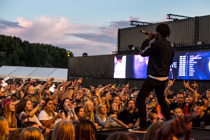 Coely (Live Stage) @ Laundry Day, picture 10, photographed by Dieter  Boone - FrontView Magazine