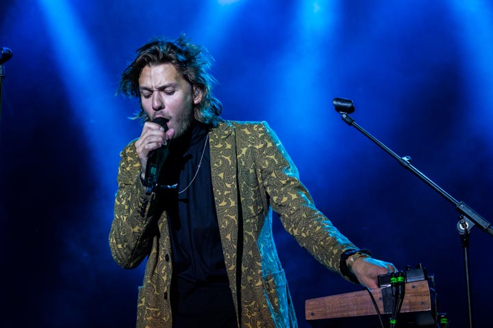 Warhola (Live stage) @ Laundry Day, picture 7, photographed by Dieter  Boone - FrontView Magazine