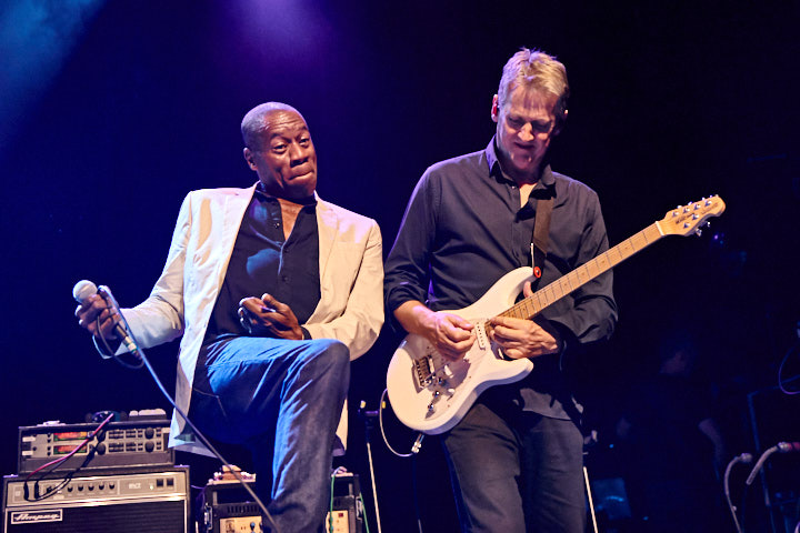 Mike + The Mechanics @ Het Depot, picture 9, photographed by Jan van Hecke - FrontView Magazine