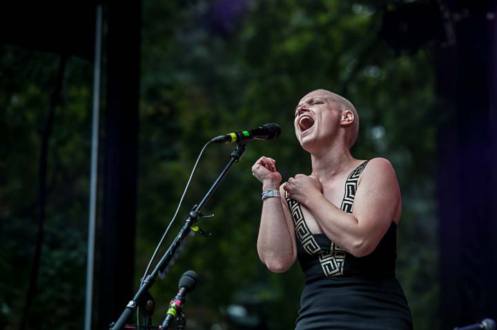 Wallis Bird @ Breda Barst, picture 3, photographed by Gert Daemen - FrontView Magazine
