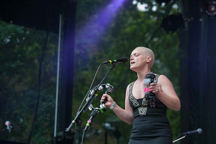 Wallis Bird @ Breda Barst, picture 5, photographed by Gert Daemen - FrontView Magazine