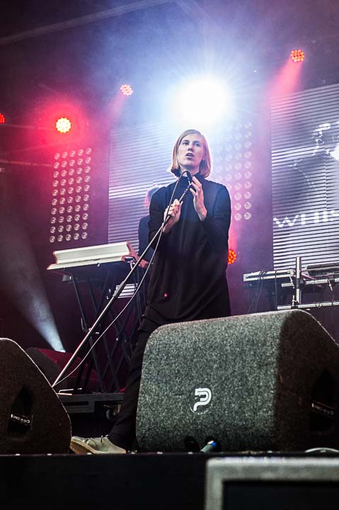 Whispering Sons @ Breda Barst, picture 5, photographed by Gert Daemen - FrontView Magazine