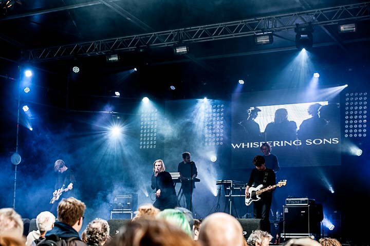 Whispering Sons @ Breda Barst, picture 29, photographed by Gert Daemen - FrontView Magazine