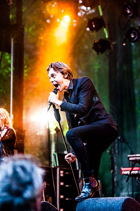 Orange Skyline @ Breda Barst, picture 12, photographed by Gert Daemen - FrontView Magazine