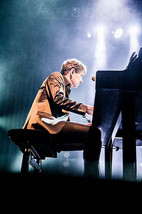 Guus Meeuwis @ 013, picture 3, photographed by Gert Daemen - FrontView Magazine