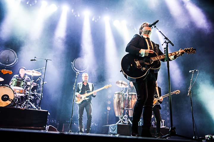 Guus Meeuwis @ 013, picture 4, photographed by Gert Daemen - FrontView Magazine