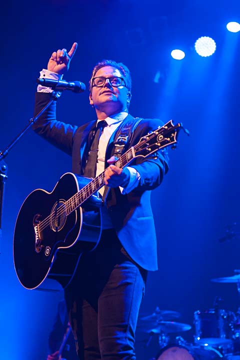 Guus Meeuwis @ 013, picture 9, photographed by Gert Daemen - FrontView Magazine
