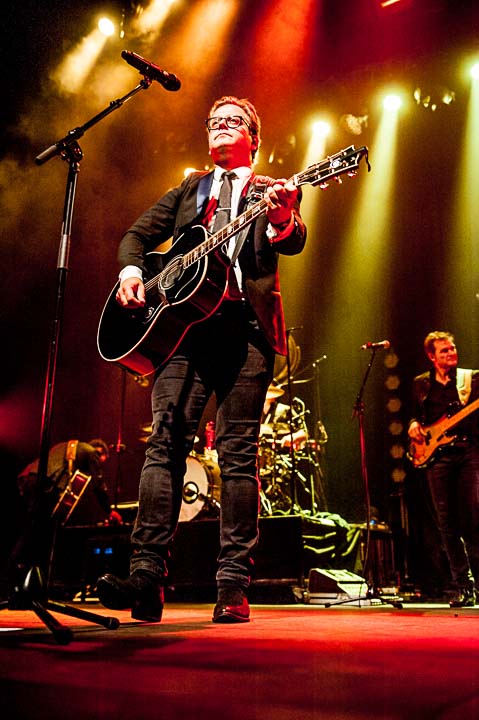 Guus Meeuwis @ 013, picture 10, photographed by Gert Daemen - FrontView Magazine