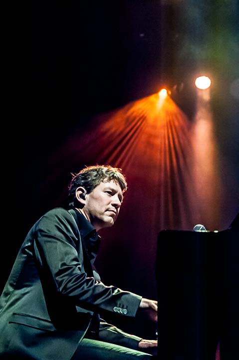 Guus Meeuwis @ 013, picture 20, photographed by Gert Daemen - FrontView Magazine