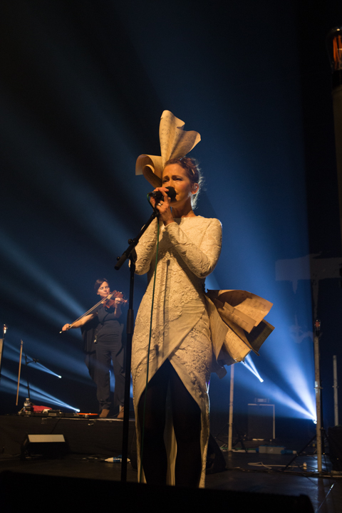 Lamb @ Ancienne Belgique, picture 11, photographed by Dieter  Boone - FrontView Magazine