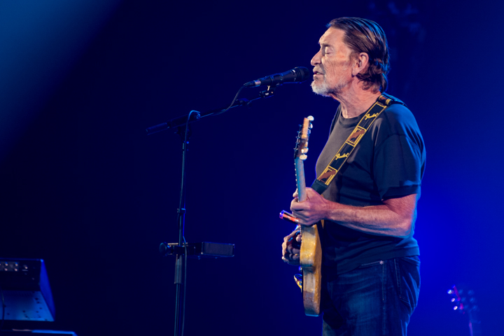 Chris Rea @ Vorst Nationaal, picture 3, photographed by Erwin Evrard - FrontView Magazine