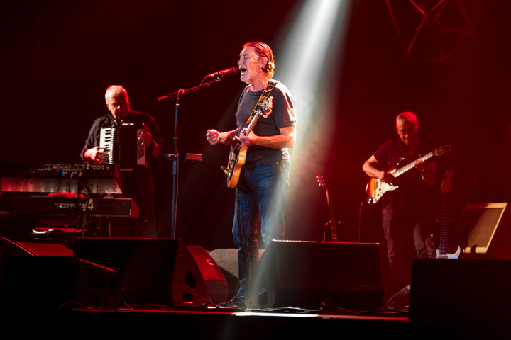 Chris Rea @ Vorst Nationaal, picture 8, photographed by Erwin Evrard - FrontView Magazine