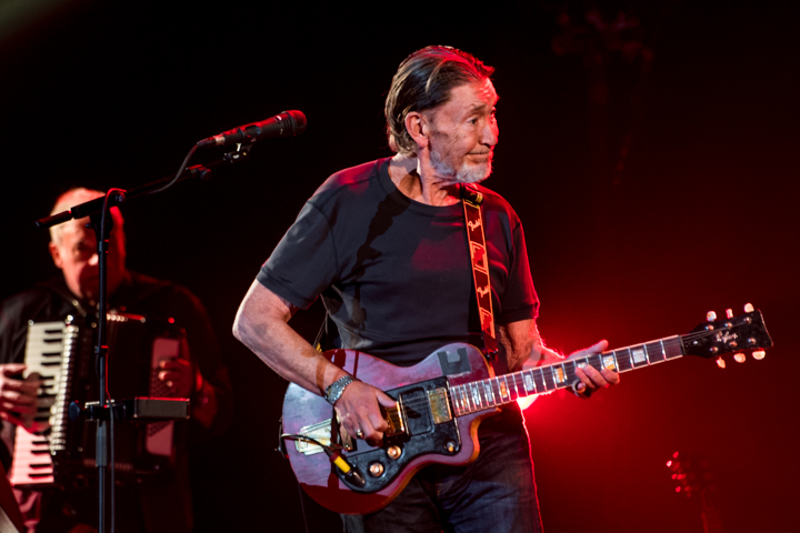 Chris Rea @ Vorst Nationaal, picture 11, photographed by Erwin Evrard - FrontView Magazine