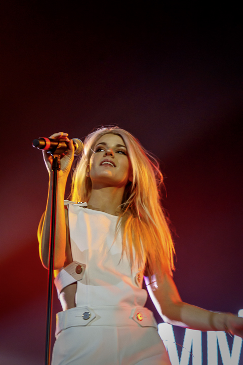 Emma Bale - Voorprogramma Bazart @ Sportpaleis, picture 1, photographed by Alex Wyckmans - FrontView Magazine