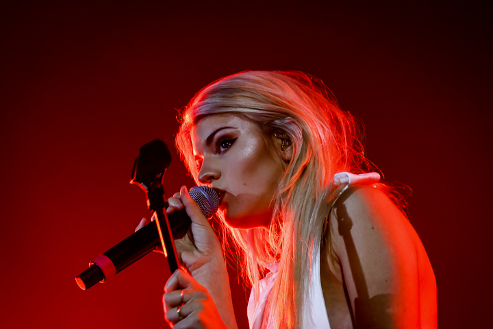 Emma Bale - Voorprogramma Bazart @ Sportpaleis, picture 4, photographed by Alex Wyckmans - FrontView Magazine