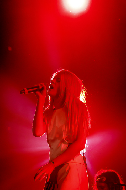 Emma Bale - Voorprogramma Bazart @ Sportpaleis, picture 5, photographed by Alex Wyckmans - FrontView Magazine