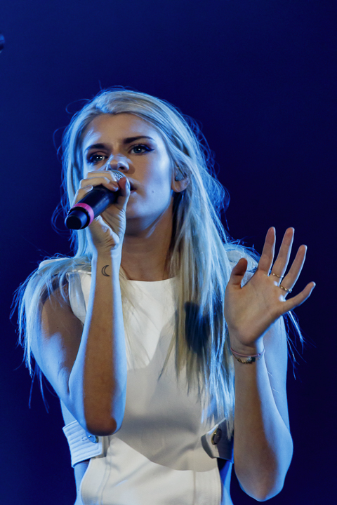 Emma Bale - Voorprogramma Bazart @ Sportpaleis, picture 6, photographed by Alex Wyckmans - FrontView Magazine