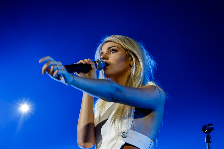Emma Bale - Voorprogramma Bazart @ Sportpaleis, picture 9, photographed by Alex Wyckmans - FrontView Magazine
