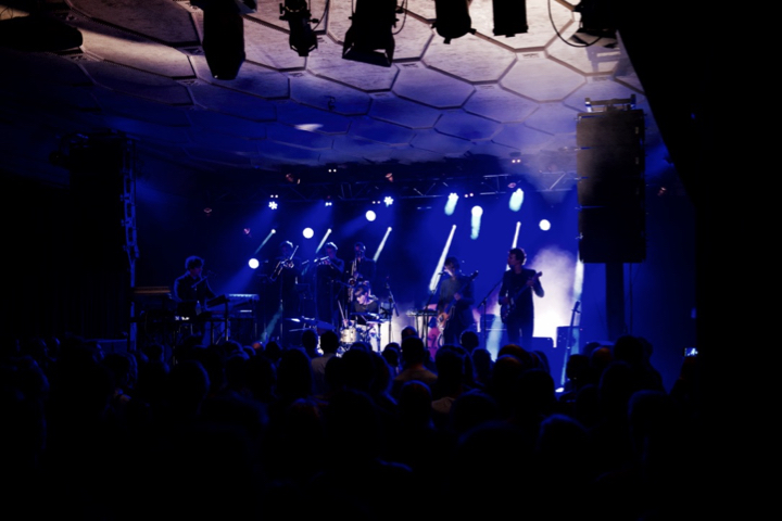 Isolde et Les Bens @ Vooruit, picture 30, photographed by Bart Baevegems - FrontView Magazine