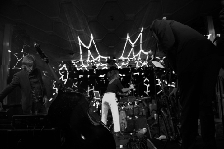 Isolde et Les Bens @ Vooruit, picture 33, photographed by Bart Baevegems - FrontView Magazine
