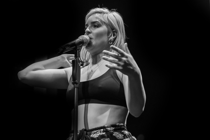 Anne-Marie @ The Qube 2017, foto 15, foto's door Jonas Wallecan - FrontView Magazine