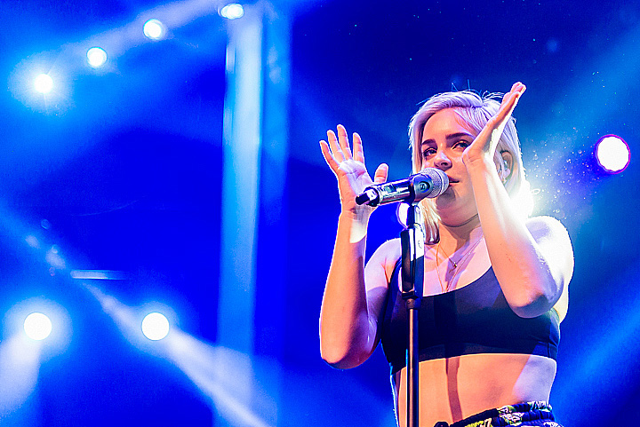 Anne-Marie @ The Qube 2017, foto 19, foto's door Jonas Wallecan - FrontView Magazine