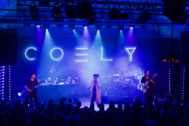 Coely @ De Casino, picture 19, photographed by Bart Baevegems - FrontView Magazine