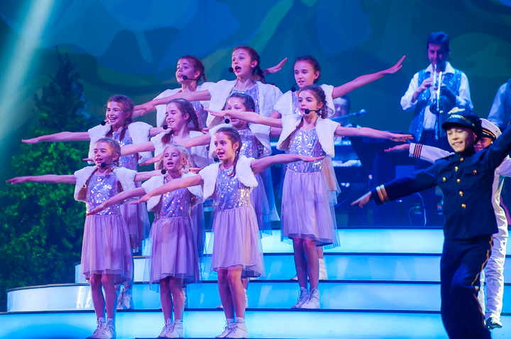 Samson & Gert Kerstshow @ Plopsaland, picture 18, photographed by Goele Bormans - FrontView Magazine