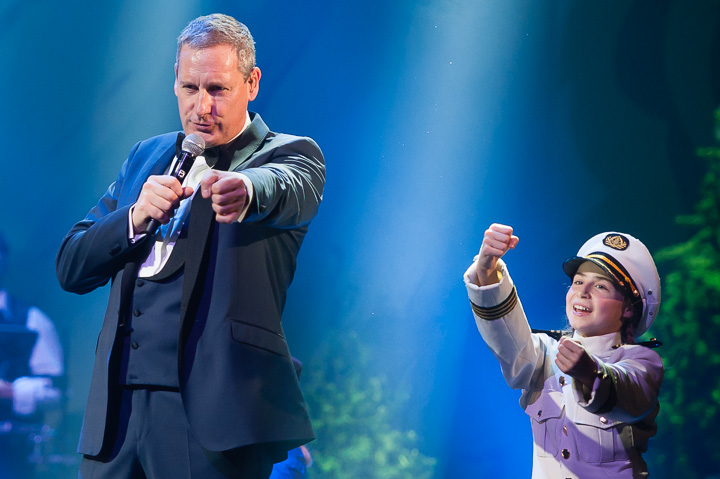 Samson & Gert Kerstshow @ Plopsaland, picture 19, photographed by Goele Bormans - FrontView Magazine