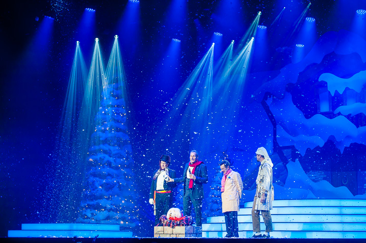 Samson & Gert Kerstshow @ Plopsaland, picture 24, photographed by Goele Bormans - FrontView Magazine