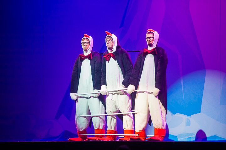 Samson & Gert Kerstshow @ Plopsaland, picture 30, photographed by Goele Bormans - FrontView Magazine