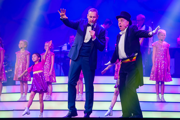 Samson & Gert Kerstshow @ Plopsaland, picture 66, photographed by Goele Bormans - FrontView Magazine