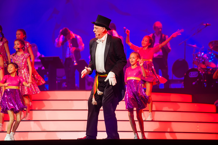 Samson & Gert Kerstshow @ Plopsaland, picture 72, photographed by Goele Bormans - FrontView Magazine
