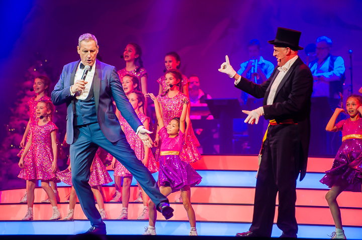 Samson & Gert Kerstshow @ Plopsaland, picture 73, photographed by Goele Bormans - FrontView Magazine