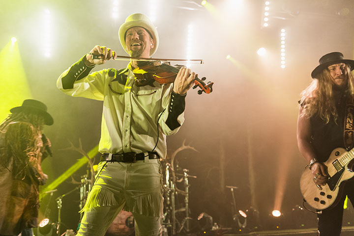 Korpiklaani @ Trix, picture 11, photographed by Jef Peeters - FrontView Magazine