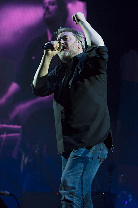 ELBOW @ Sportpaleis, picture 7, photographed by Frank Lambrechts - FrontView Magazine