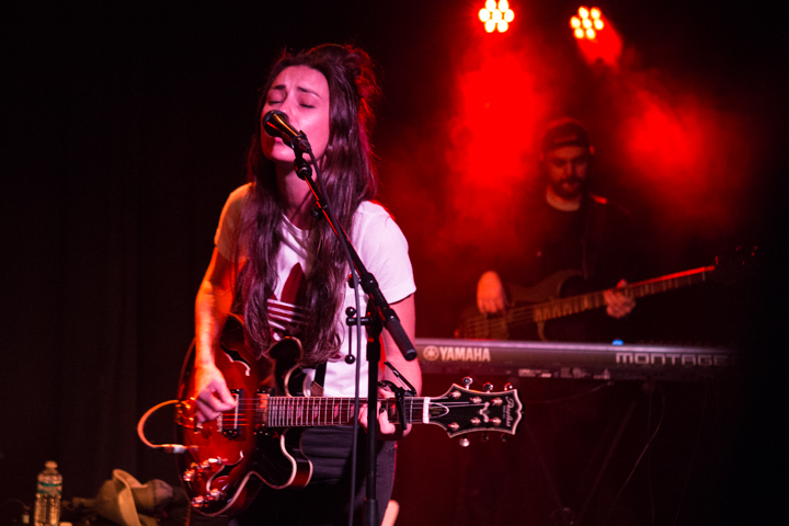 Amy Shark @ Trix, picture 4, photographed by Dieter  Boone - FrontView Magazine