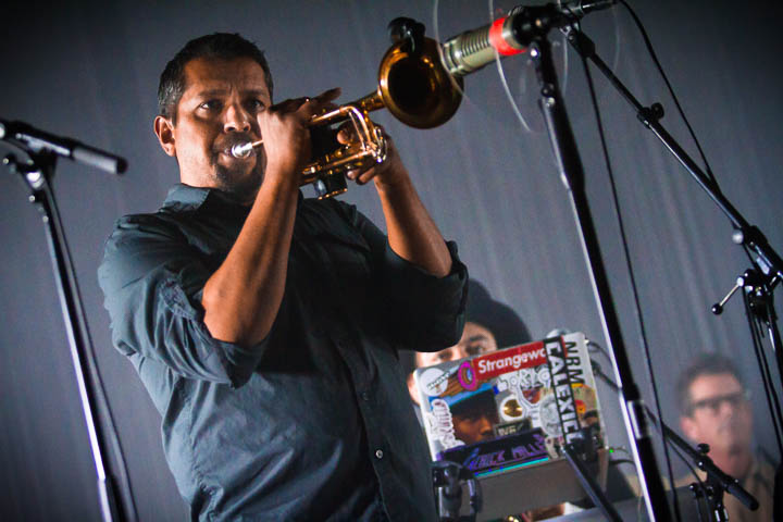 Calexico @ De Roma, picture 6, photographed by Tom Stessens - FrontView Magazine