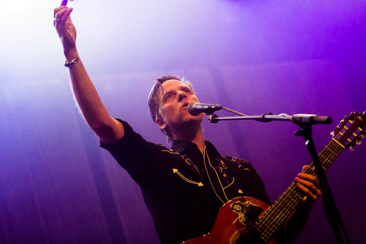 Calexico @ De Roma, picture 7, photographed by Tom Stessens - FrontView Magazine