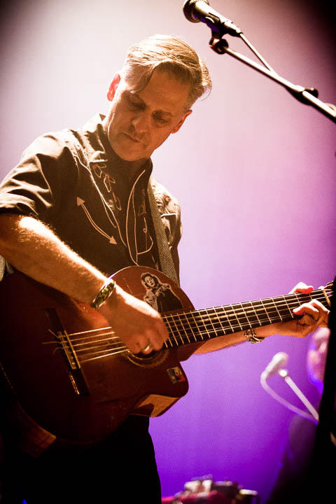 Calexico @ De Roma, picture 11, photographed by Tom Stessens - FrontView Magazine