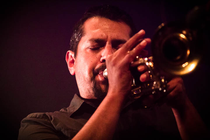 Calexico @ De Roma, picture 12, photographed by Tom Stessens - FrontView Magazine