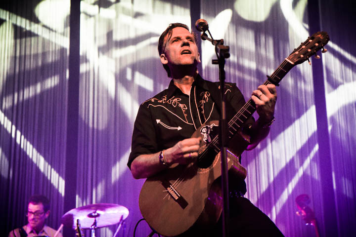 Calexico @ De Roma, picture 13, photographed by Tom Stessens - FrontView Magazine