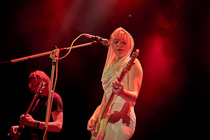 Inge van Calkar @ Effenaar, picture 1, photographed by James Van Roosbroeck - FrontView Magazine